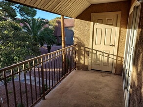 4918 River Glen Dr, Unit 110 in Las Vegas, NV - Building Photo - Building Photo