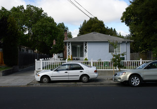 1218 Valota Rd in Redwood City, CA - Building Photo - Building Photo