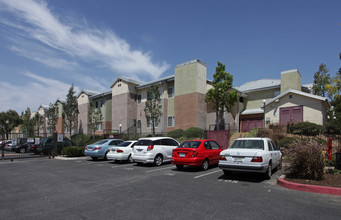 Stonehaven in Riverside, CA - Foto de edificio - Building Photo