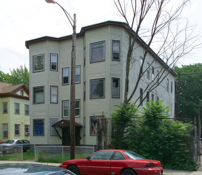 21½ Bancroft St in Springfield, MA - Foto de edificio - Building Photo