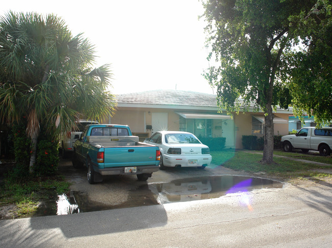 1032 NE 10th Ave in Fort Lauderdale, FL - Foto de edificio - Building Photo