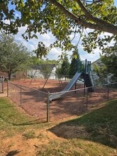 Beaver Hollow Apartments in Johnson City, TN - Foto de edificio - Building Photo