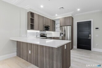 1990 Bronson Rd in Fairfield, CT - Building Photo - Building Photo