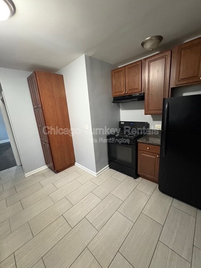 8305 S May St in Chicago, IL - Foto de edificio - Building Photo