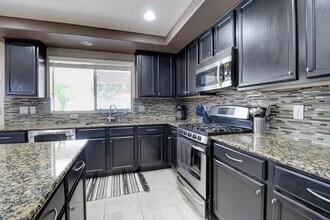 13412 W Annika Dr in Litchfield Park, AZ - Foto de edificio - Building Photo