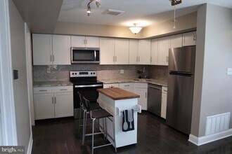 702 Abbey Ct in Sicklerville, NJ - Building Photo - Building Photo