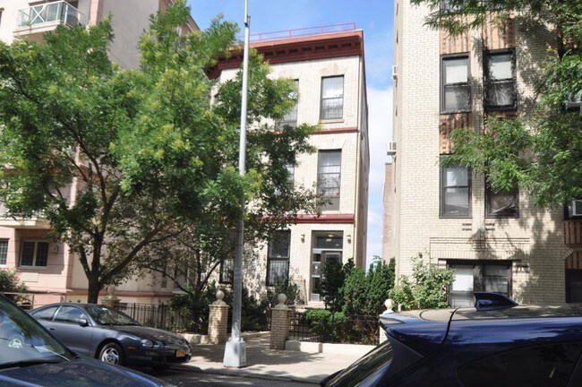 344 Cabrini Blvd in New York, NY - Building Photo - Building Photo