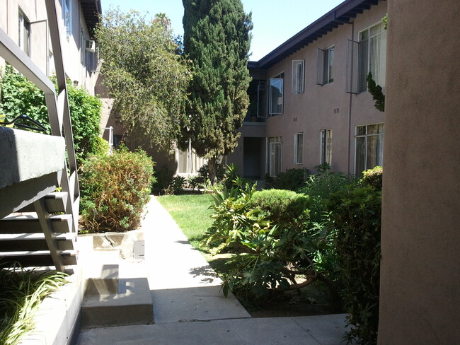 526 St Andrews S Pl, Unit 26 in Los Angeles, CA - Building Photo - Building Photo