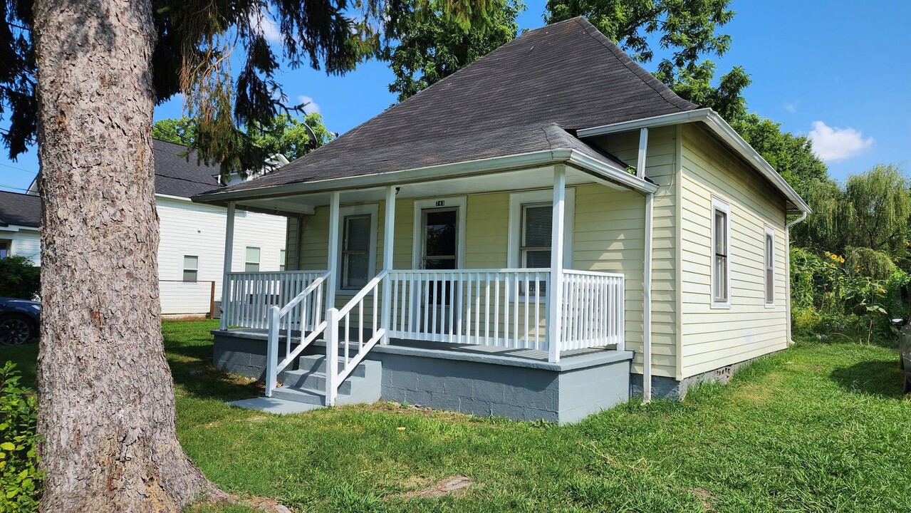 743 Rosedale Ave in Morristown, TN - Building Photo