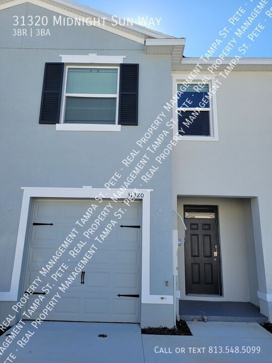 31320 Midnight Sun Wy in Wesley Chapel, FL - Foto de edificio