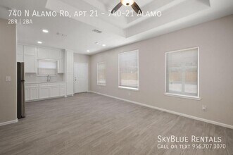 740 N Alamo Rd in Alamo, TX - Building Photo - Building Photo