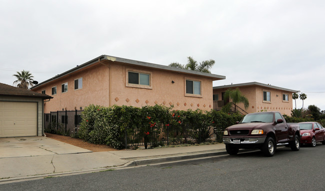 1425 Shoshone St in Oceanside, CA - Building Photo - Building Photo