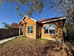 4122 Dalia St, Unit 3 in Eagle Pass, TX - Building Photo - Building Photo