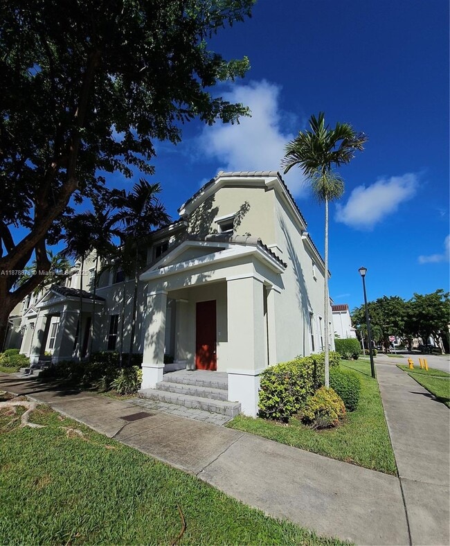 17065 SW 93rd St in Miami, FL - Building Photo - Building Photo