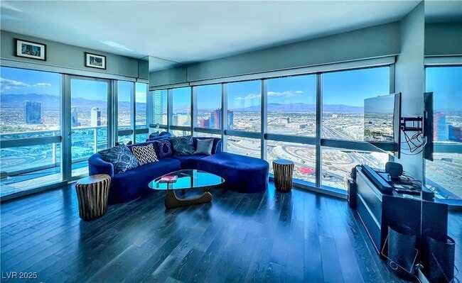 4471 Dean Martin Dr, Unit 2 in Las Vegas, NV - Building Photo - Building Photo