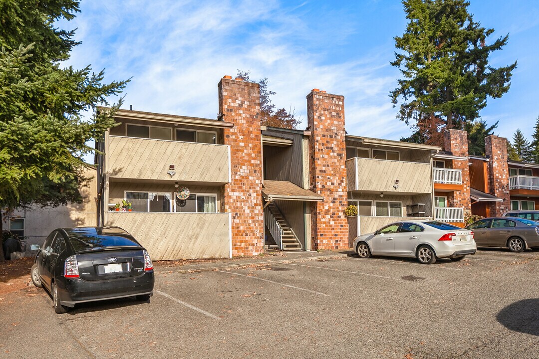 10012 NE 117th Ct in Kirkland, WA - Building Photo