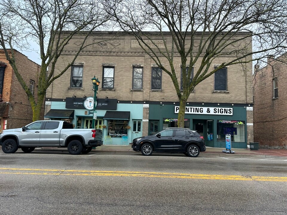 905 Main St, Unit 2 in Antioch, IL - Foto de edificio