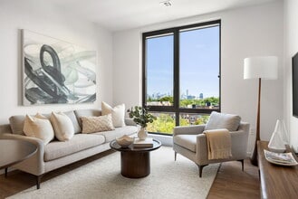 Hew at 1515 in Boston, MA - Foto de edificio - Building Photo