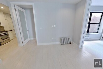 Stanton Street, Unit 2F in New York, NY - Foto de edificio - Building Photo