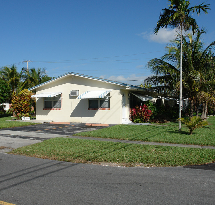 334 SE 2nd Ave in Dania Beach, FL - Building Photo