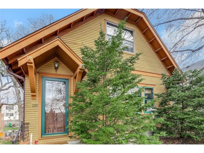 2235 Lincoln St NE in Minneapolis, MN - Building Photo - Building Photo