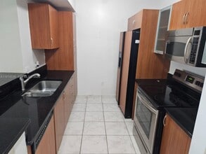 2775 NE 187th St in Aventura, FL - Foto de edificio - Building Photo