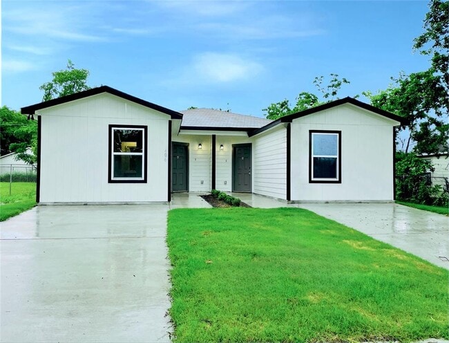 property at 406 S 7th St