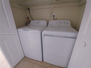 2588 Coral Springs Dr in Coral Springs, FL - Building Photo - Building Photo