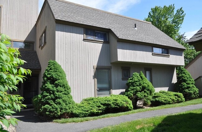 94 Mallard Dr in Farmington, CT - Building Photo - Building Photo