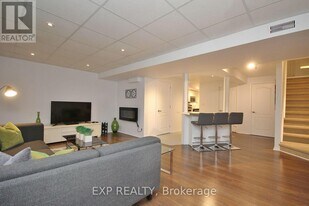 19 Summerwind Crescent in Ottawa, ON - Building Photo