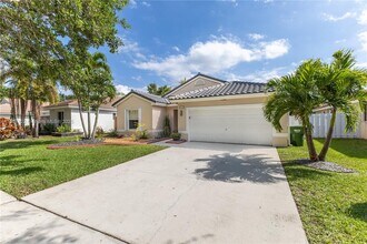 19146 NW 24th Pl in Pembroke Pines, FL - Building Photo - Building Photo