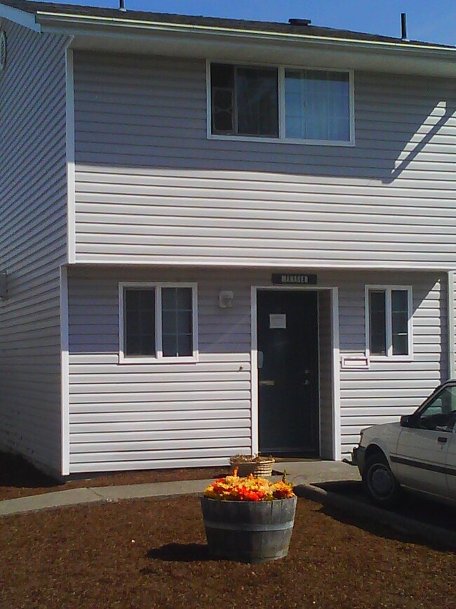 Mountain View Townhouses in Springfield, OR - Foto de edificio - Building Photo