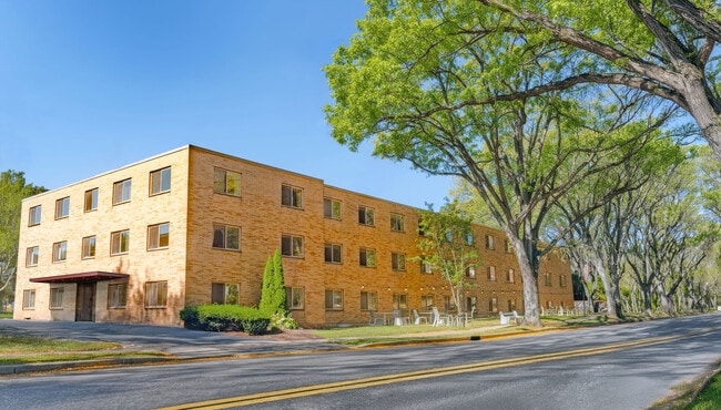 Mount Nittany by Allen & Pugh in State College, PA - Foto de edificio - Building Photo