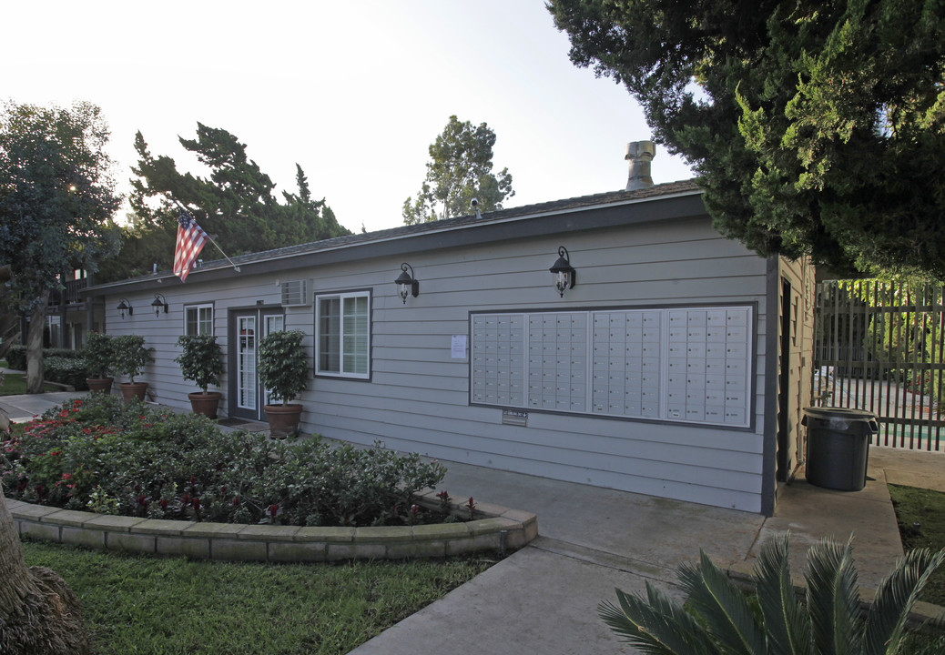 Seranado Fountain Apartments in Orange, CA - Building Photo