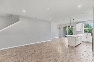 11832 Sky Acrs Ter in Bradenton, FL - Foto de edificio - Building Photo