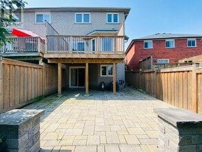 15 Fife Rd in Aurora, ON - Building Photo - Building Photo
