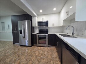 6240 SW 21st St in Miami, FL - Building Photo - Building Photo