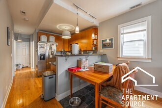 3023 N Oakley Ave, Unit 2 in Chicago, IL - Building Photo - Building Photo