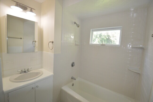 57 Berkeley St, Unit 2 in Somerville, MA - Foto de edificio - Building Photo