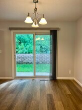 2096 Highwood Ave E in St. Paul, MN - Foto de edificio - Building Photo