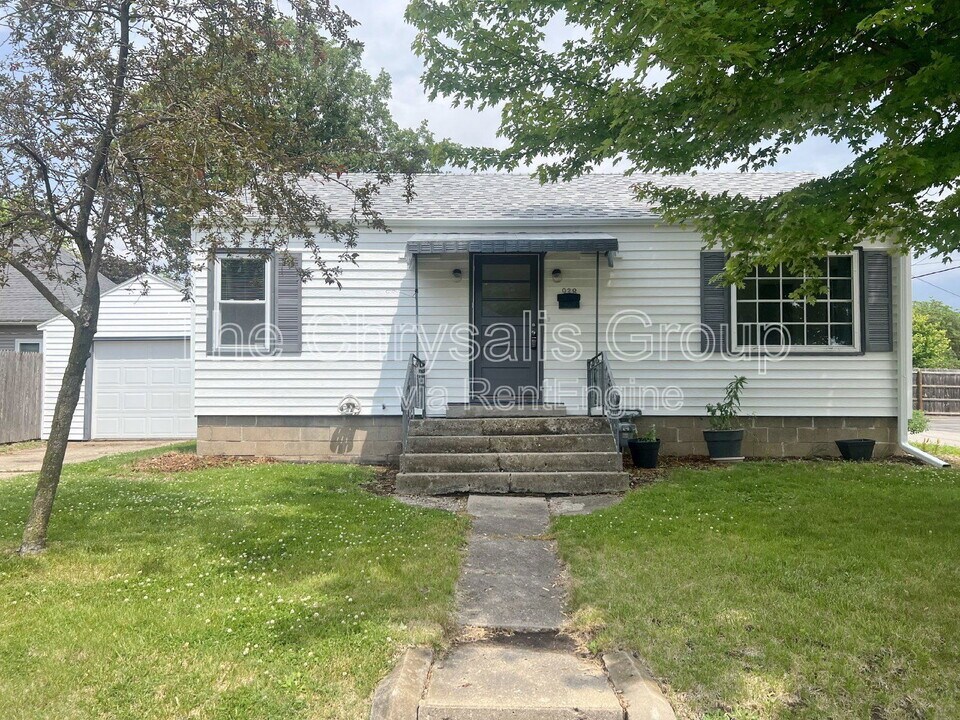 938 Creve Coeur St in La Salle, IL - Building Photo