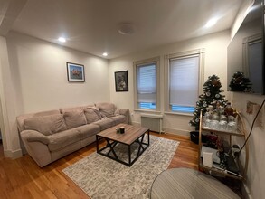 143 L St, Unit 2 in Boston, MA - Foto de edificio - Building Photo