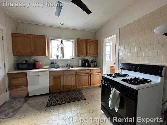19 Stanley Ave, Unit 2