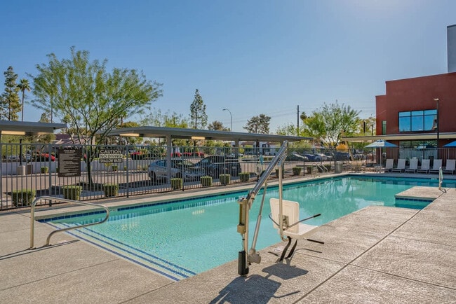 2044 S Willow Creek Apartment in Tempe, AZ - Building Photo - Building Photo