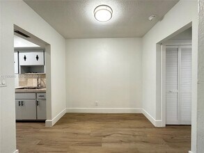 2822 Van Buren St in Hollywood, FL - Building Photo - Building Photo