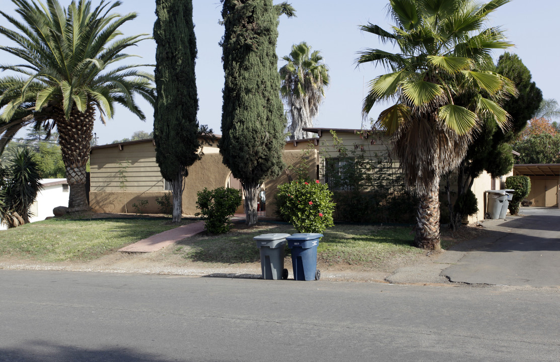 1202-1212 S Maple St in Escondido, CA - Building Photo