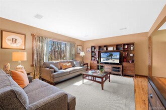 21 Janice Dr in Woodbury, NY - Foto de edificio - Building Photo