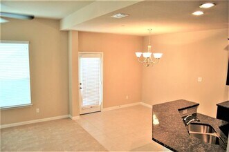 142 Barrington Ln in Lewisville, TX - Foto de edificio - Building Photo
