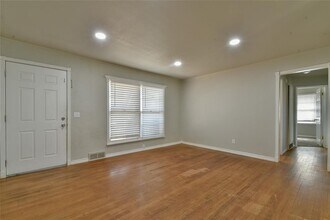 2105 Carpenter Dr in Midwest City, OK - Building Photo - Building Photo