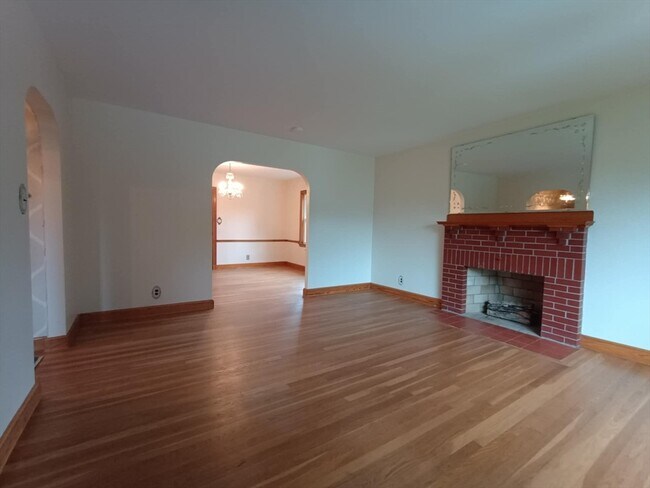 77 Forest St, Unit 2 in Medford, MA - Building Photo - Building Photo